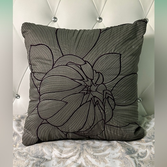 Set of 4 Accent Pillows - Picture 2 of 4